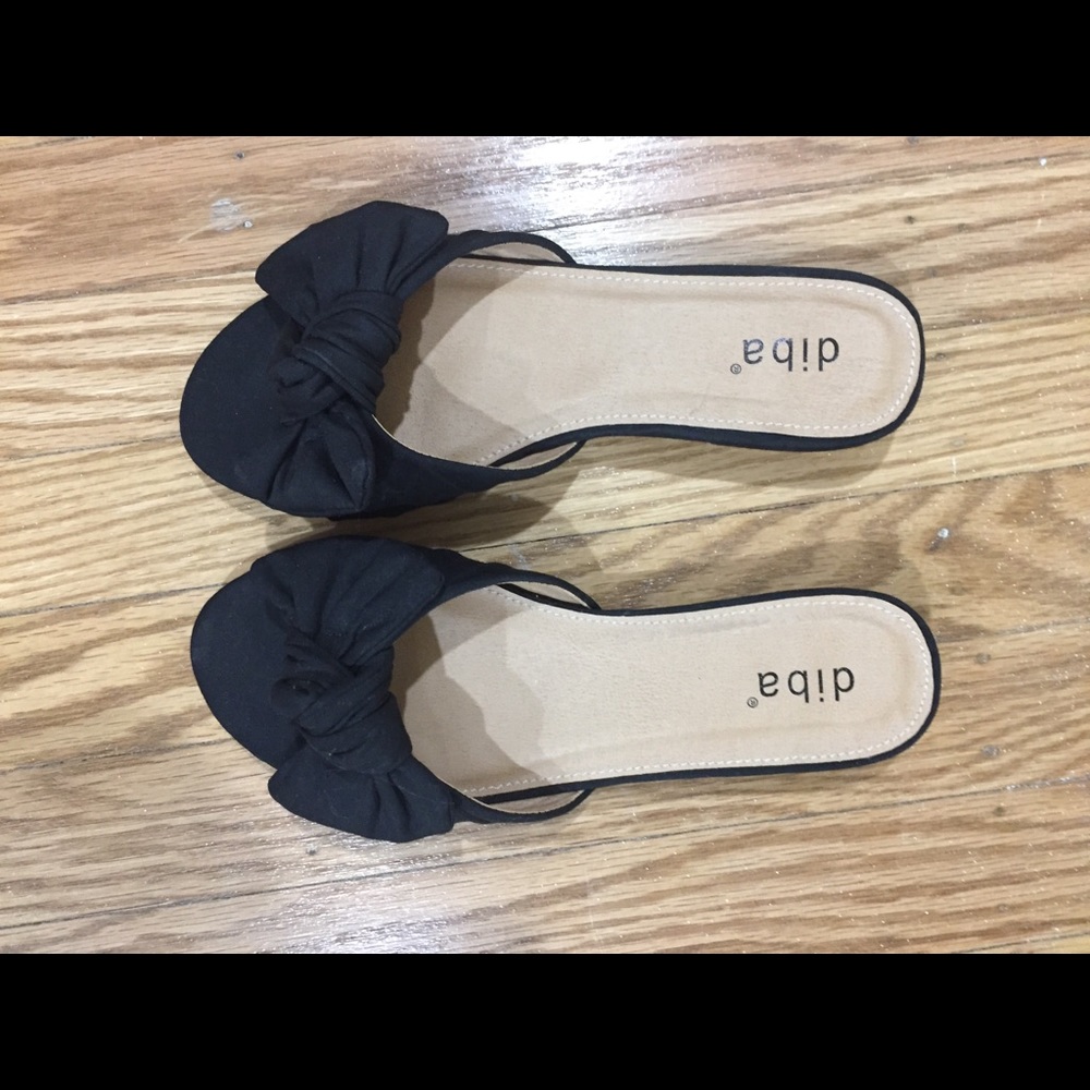 NEVER WORN bow slides